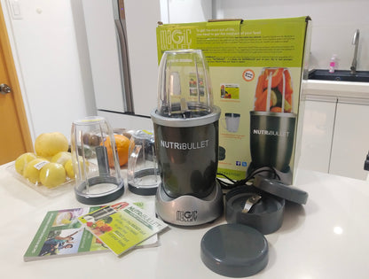 Electric blender with high speed motor and stainless blades for smooth blending results